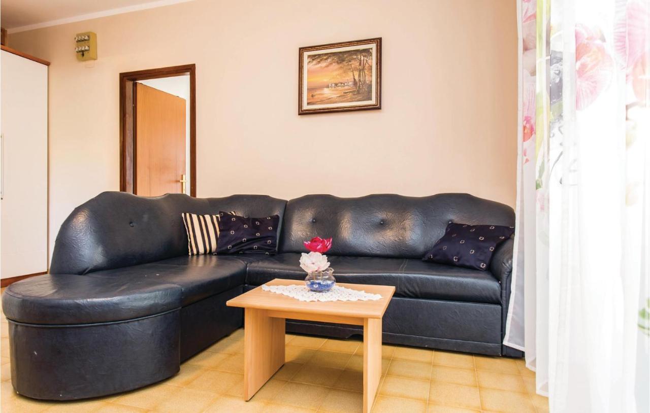 Apartment Stunning In Krk With Kitchen *